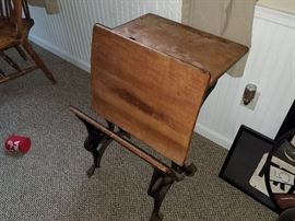 Antique
Vintage
School
Desk
