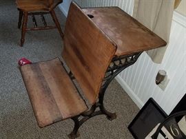 Antique
Vintage
School
Desk