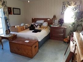 Stetson Cowboy Hats
Trunk
Sidetable
Bedroom Set
Locking Cabinet Nightstand
Shawdow Box Display