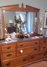Ethan Allen dresser/mirror, lamps, florals