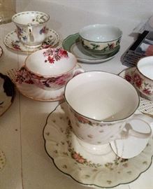 teacups/saucers