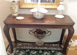 foyer table, accessories, rug