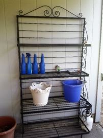 Baker's rack, outside items