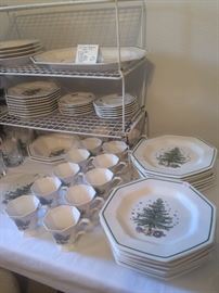 Nikko Christmas dishes - set of 12