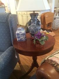 Drum table; blue & white lamp