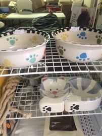 Pet food & water bowls