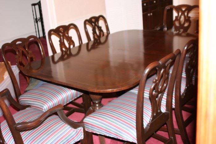 Mahogany Dining Table & 8 Chairs in Excellent Condition  plus Leaves