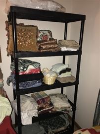 TONS OF VINTAGE LINENS, BLANKETS, AFGHANS, COMFORTERS, QUILTS, NAPKINS