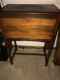 ANTIQUE DESK