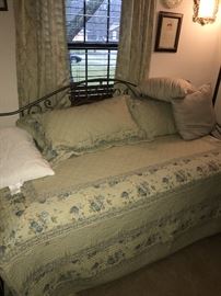 WOOD AND METAL DAYBED