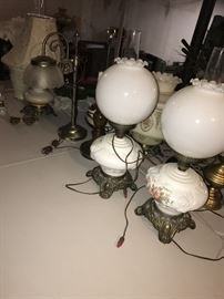 LARGE COLLECTION OF VINTAGE LAMPS