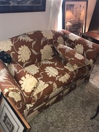 FLORAL LOVE-SEAT