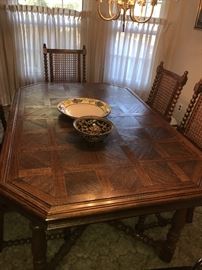 THOMASVILLE DINING ROOM TABLE AND 6 CHAIRS