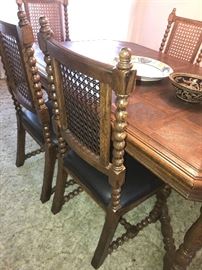 THOMASVILLE DINING ROOM TABLE AND 6 CHAIRS