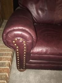 BENCHCRAFT BURGUNDY LEATHER SOFA