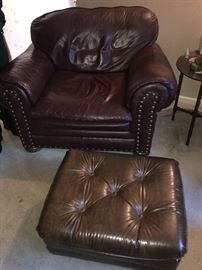 BENCHCRAFT BURGUNDY LEATHER CHAIR