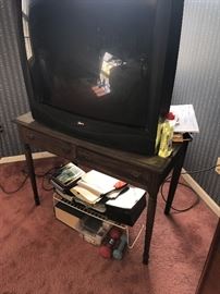 FREE TV AND OLD DESK