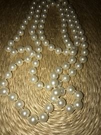 COSTUME JEWELRY-NECKLACE