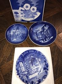 DECORATIVE COLLECTABLE PLATES