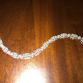 14K WHITE GOLD BRACELET WITH DIAMONDS