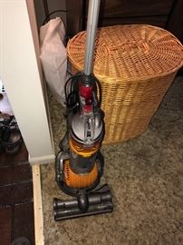 DYSON VACUUM
