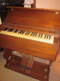 Folding Estey Organ. Pump Organ from the tugboat "Manhatten". Working condition.