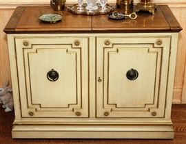 Lot#357, MILLING ROAD SERVER ON WHEELS, H 31", W 41"Depth 19.5". By Milling Road, a Grand Rapids quality manufacturer. Top surface is hinged and extends to accommodate center heat resistant serving area.  From the collection of Mr. Arthur Roshak, Grosse Pointe Farms, Michigan