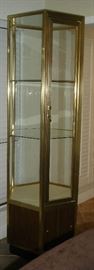 Retail glass display cabinet with lock