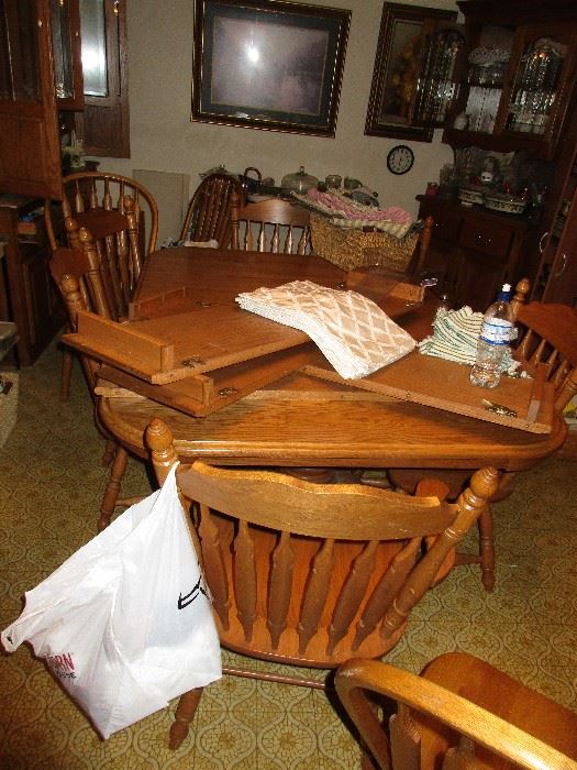 TABLE AND 6  CHAIRS WITH FOUR LEAVES