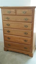 Oak chest of drawers - no scratches