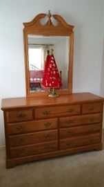 Double dresser in oak with matching beveled mirror