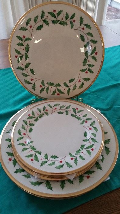 LENOX Christmas Dinner plates (4) and Salad plates (4) All like new, no chips.  