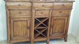 Thomasville oak buffet 