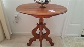 Victorian pedestal table