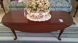 Mahogany drop leaf coffee table 
