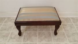 Federal style footstool