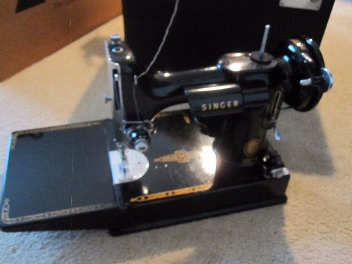 Singer 1950's small sewing machine with case