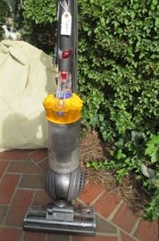 Dysan vacuum - like new $250