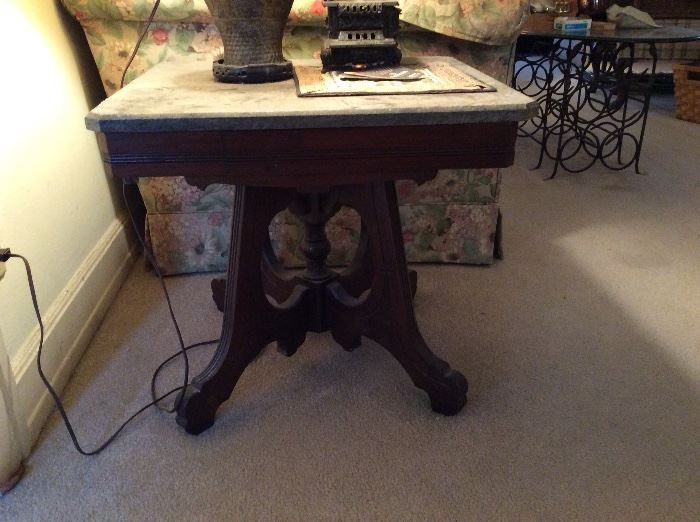 EASTLAKE TABLE WITH MARBLE TOP