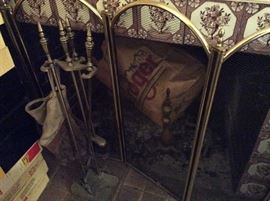 COMPLETE FIRE PLACE SET ANDIRONS, GRILL AND SCREEN