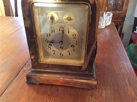 ANTIQUE GERMAN CLOCK WITH INSIDES!