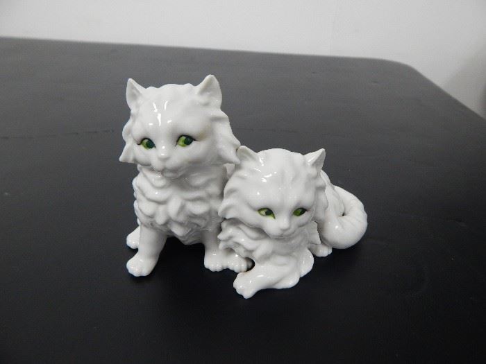 Meow cats figurine