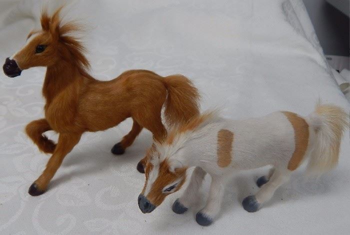 Fur applied horse figurines