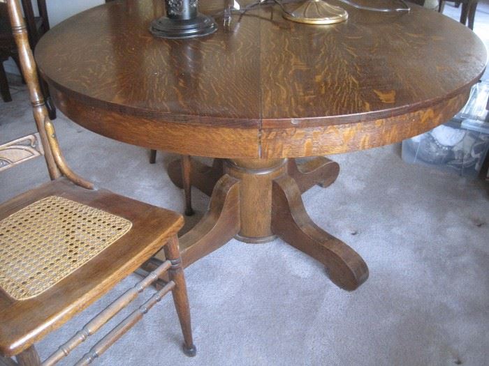 ANTIQUE TIGER OAK DINING TABLE WITH 6 CARVED BACK CHAIRS