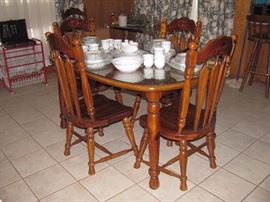 Dining table & 6 chairs