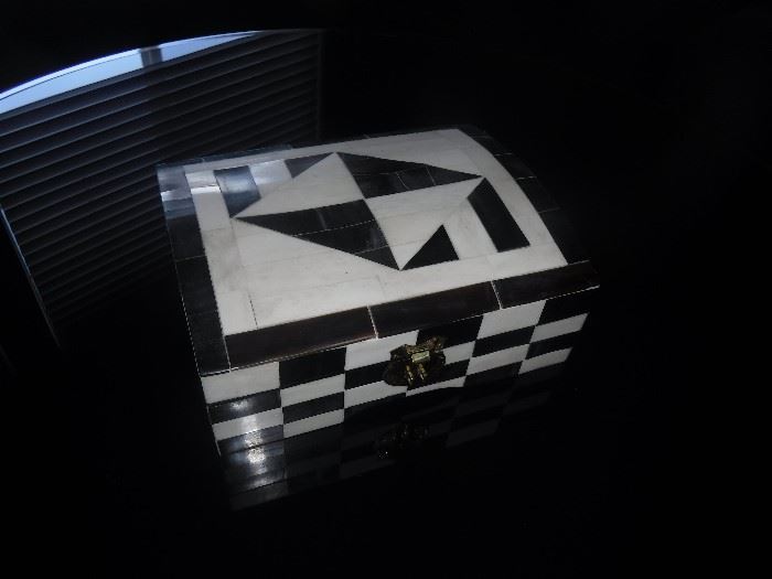 MOTHER PEARL INLAY BOX.