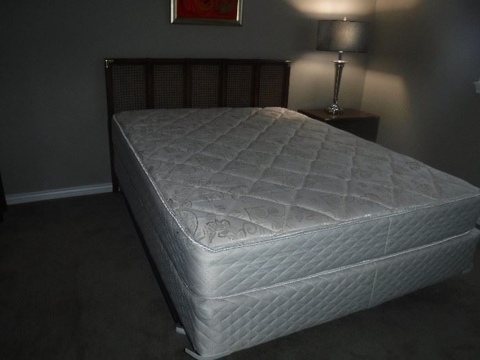 DOUBLE SIZE BED WITH DREXEL HEADBOARD.