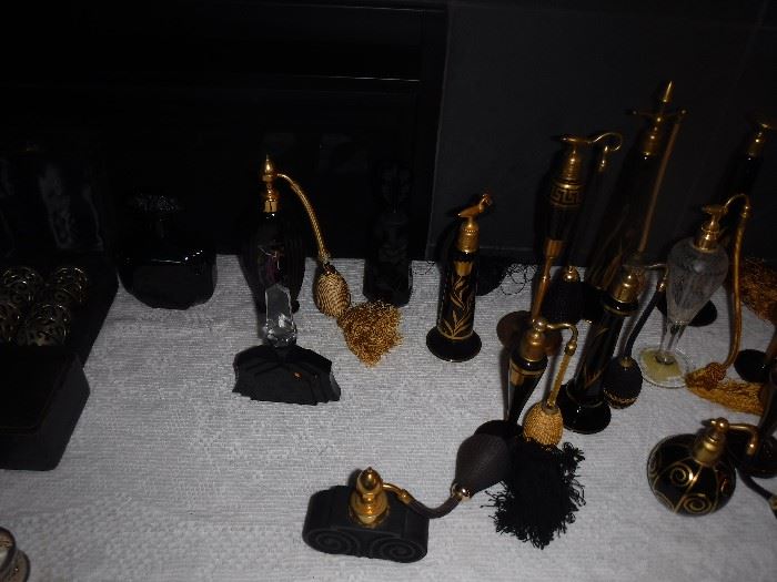 OLDER ANTIQUE VINTAGE PERFUME BOTTLES AND ATOMIZERS.
