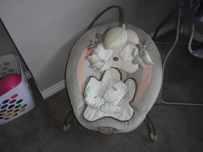 LITTLE NEWBORN BABY BOUNCER FOR THOSE FUSSY MOMENTS.