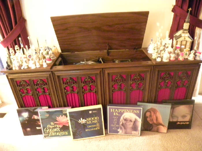 1970's Stereo that sounds SO GOOD.....AM/FM, turn/table and
lots and lots of additional OLD records located in the Large Rec Room.
Below are 6 "Reader's Digest" special collections of records....
Takes you Back in Time......